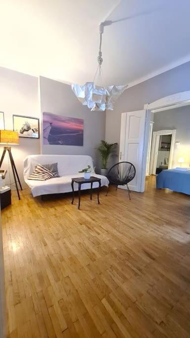 Your Royal 2 Bedroom City Center Stay Белград Экстерьер фото