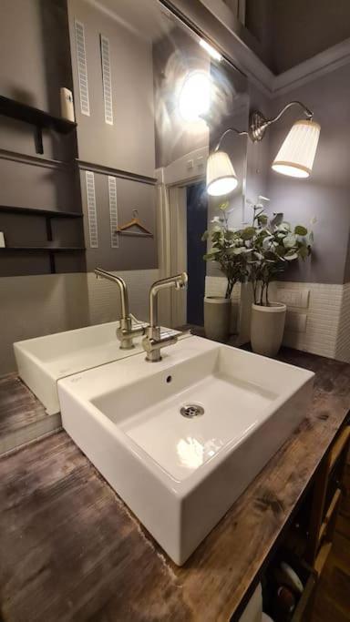 Your Royal 2 Bedroom City Center Stay Белград Экстерьер фото